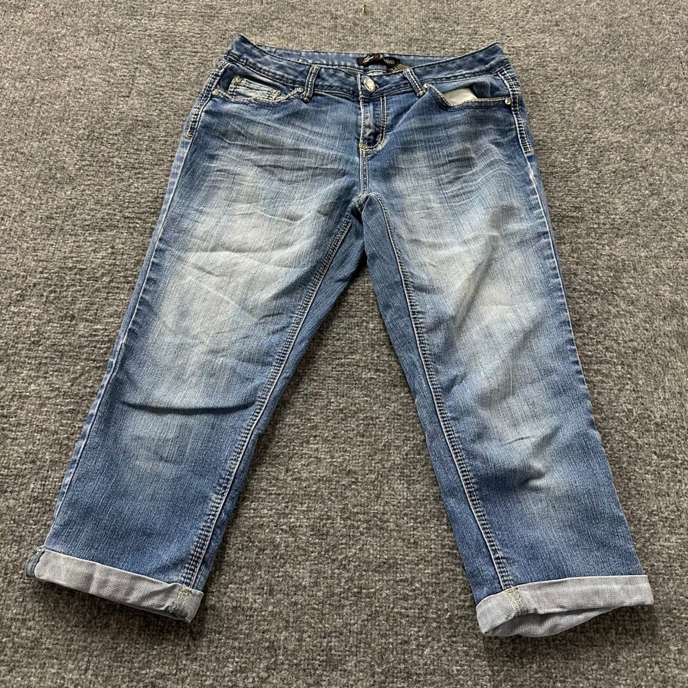 Love Nation Capri Jeans Womens Size 8 Embellished Flap Pocket Y2K Cuffed Slim